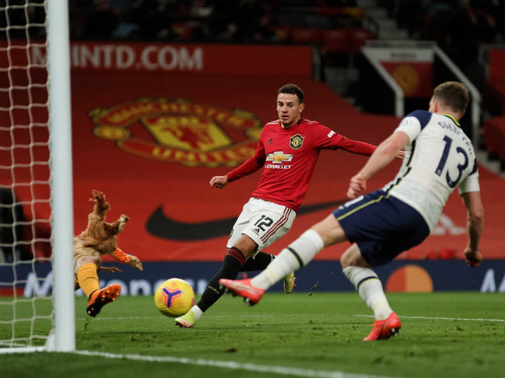 曼联热刺互秀失误,失球狂潮让人大呼过瘾! 曼联热刺互秀失误,失球狂潮让人大呼过瘾!